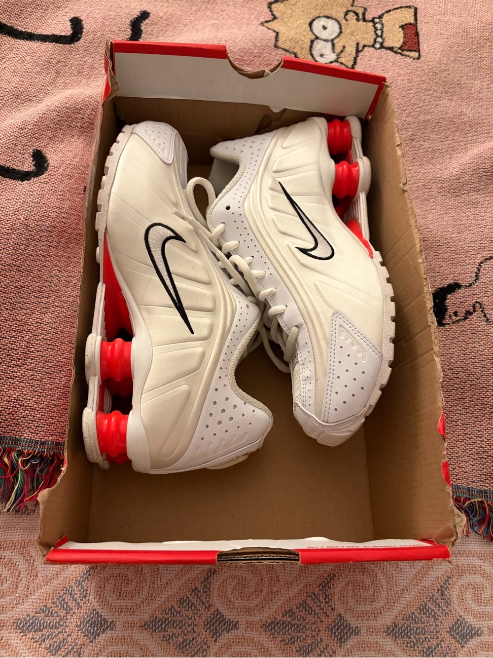 Nike Shox R4 white womens size 7 excellent condition